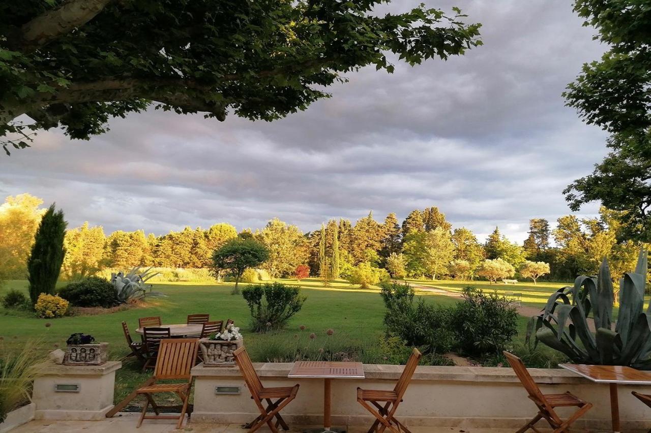 La Bastide Des Amouriers Caumont-sur-Durance Екстериор снимка